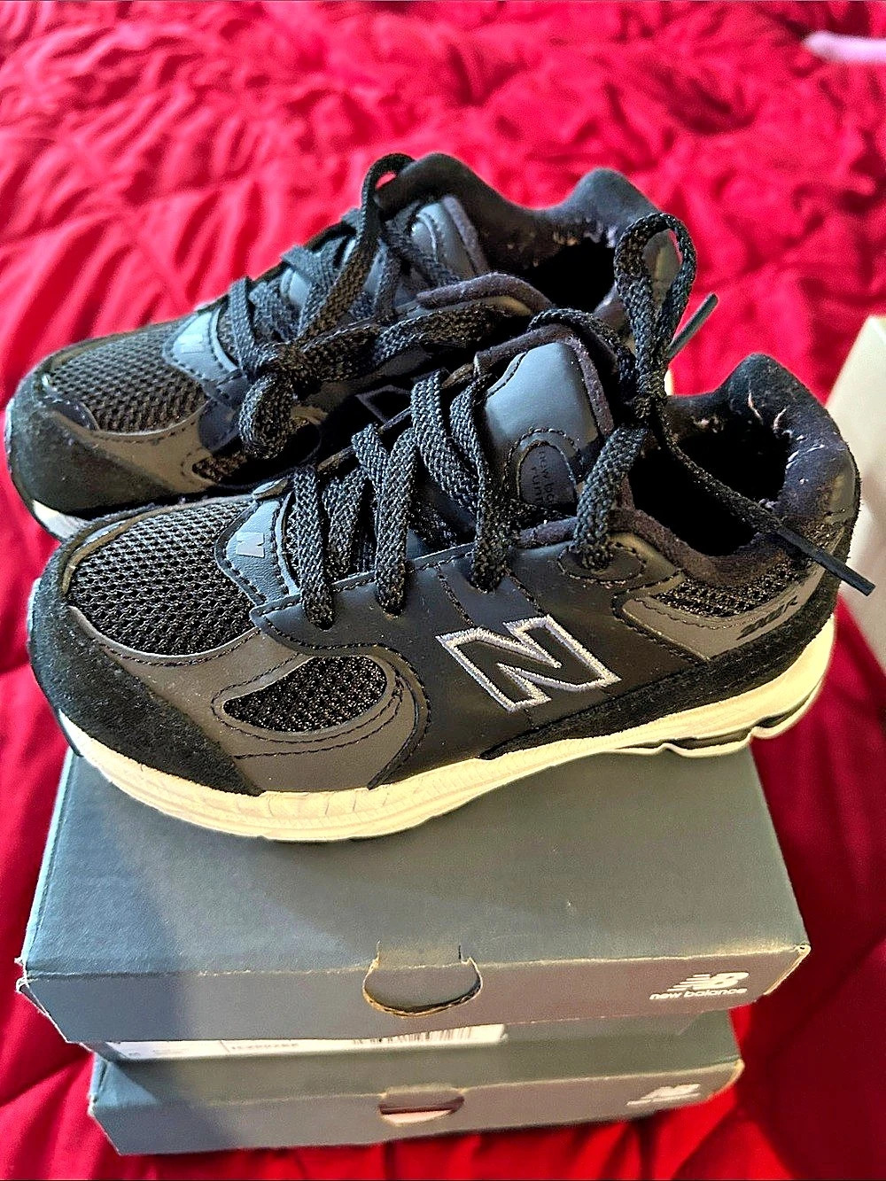 New Balance 2002R Kids Black Boys US 9 Sneakers
